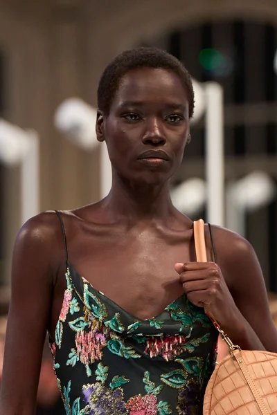 Look 50